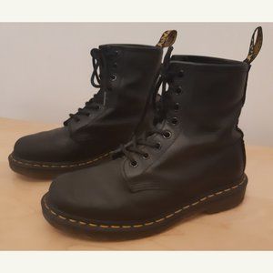 Dr Martens black women size 7